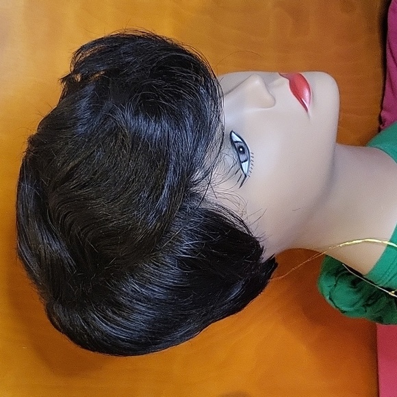 Short Wig - Picture 4 of 6